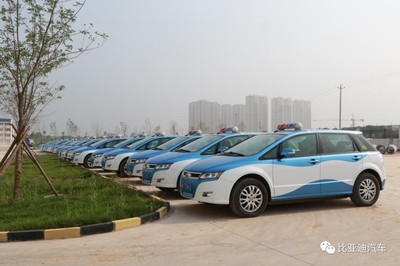 太原出租車司機(jī)集體探訪比亞迪 電動化轉(zhuǎn)型的堅(jiān)定步伐
